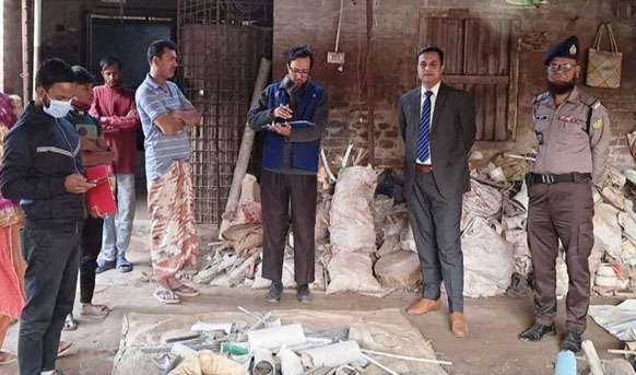 অনুমোদন ছাড়াই ইউ-পিভিসি পাইপ উৎপাদন: রাজশাহীতে কারখানাকে ১ লাখ টাকা জরিমানা