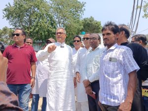 গোমস্তাপুরে বিএমডিএর সেচ পাম্প পরিদর্শন জেলা পরিষদের প্রশাসকের