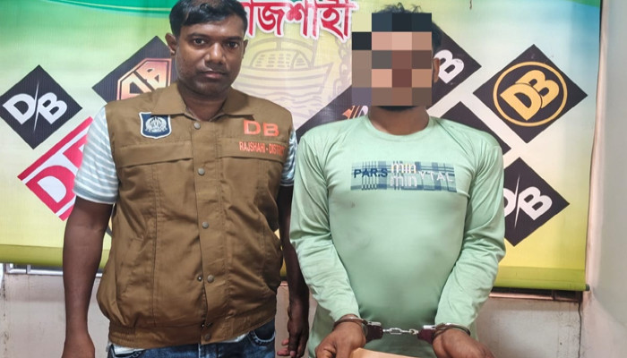 পুঠিয়ায় ৫০ গ্রাম হেরোইন সহ মাদক কারবারি গ্রেফতার, মোটরসাইকেল জব্দ